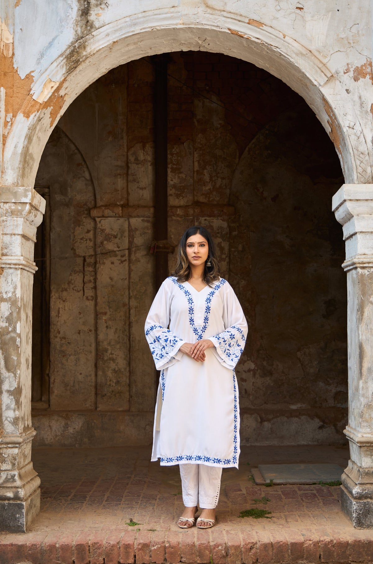 Nazm Rayon White & Blue Blossom Chikankari Kurta