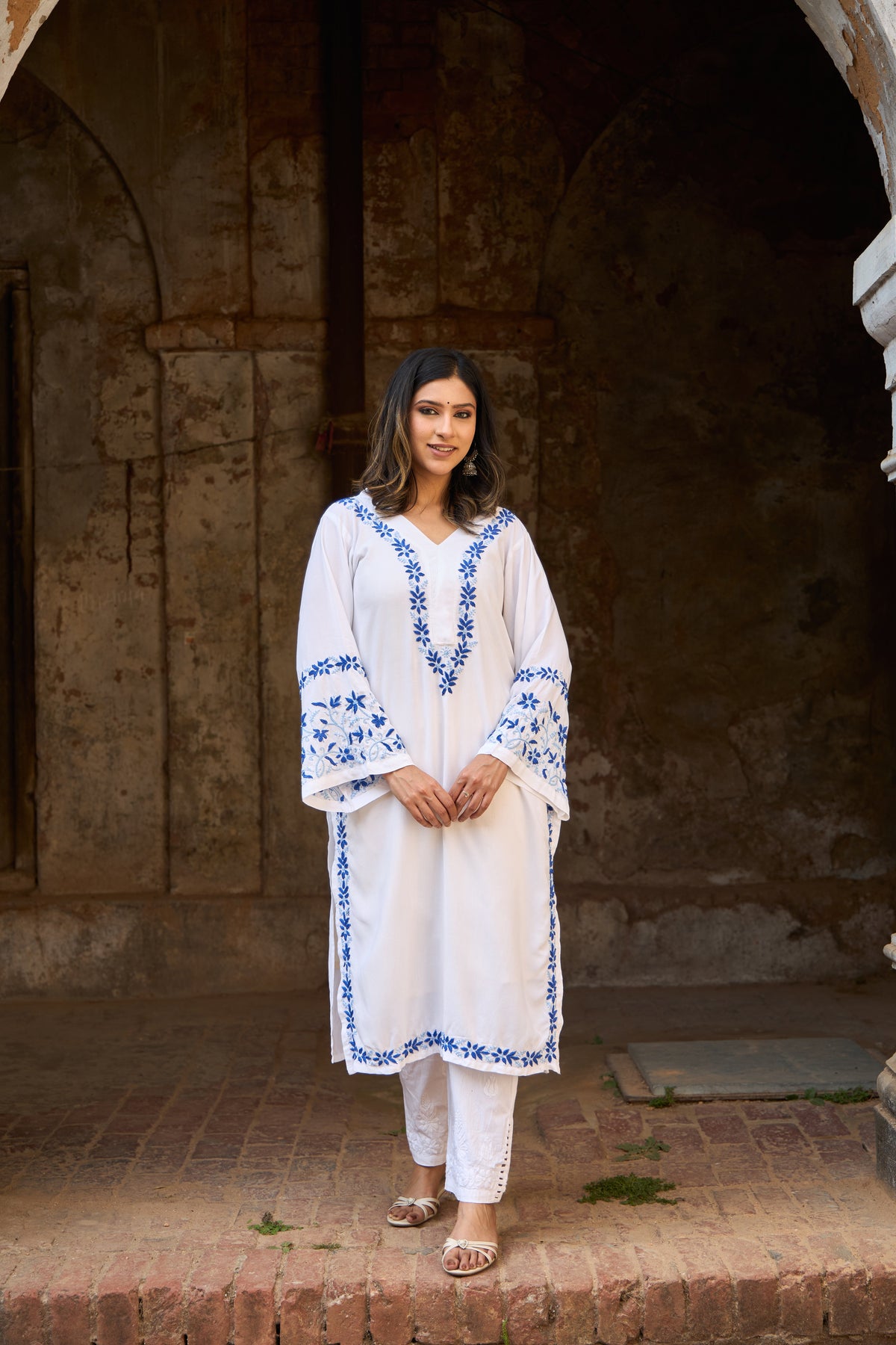 Nazm Rayon White & Blue Blossom Chikankari Kurta