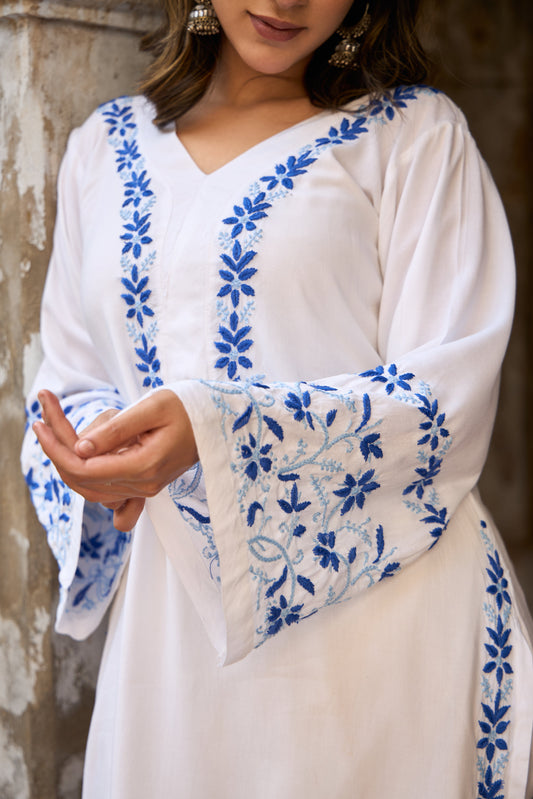 Nazm Rayon White & Blue Blossom Chikankari Kurta