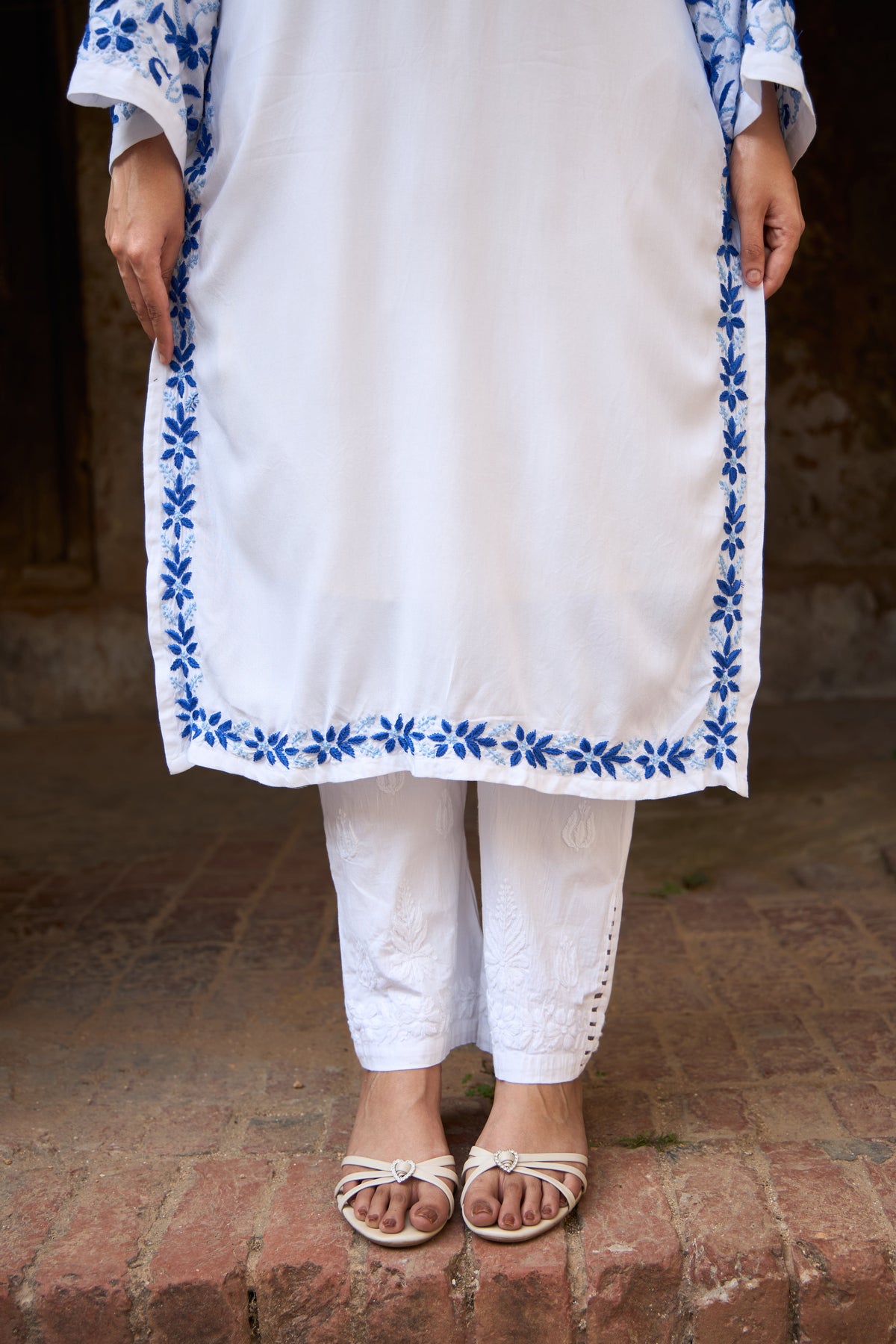 Nazm Rayon White & Blue Blossom Chikankari Kurta