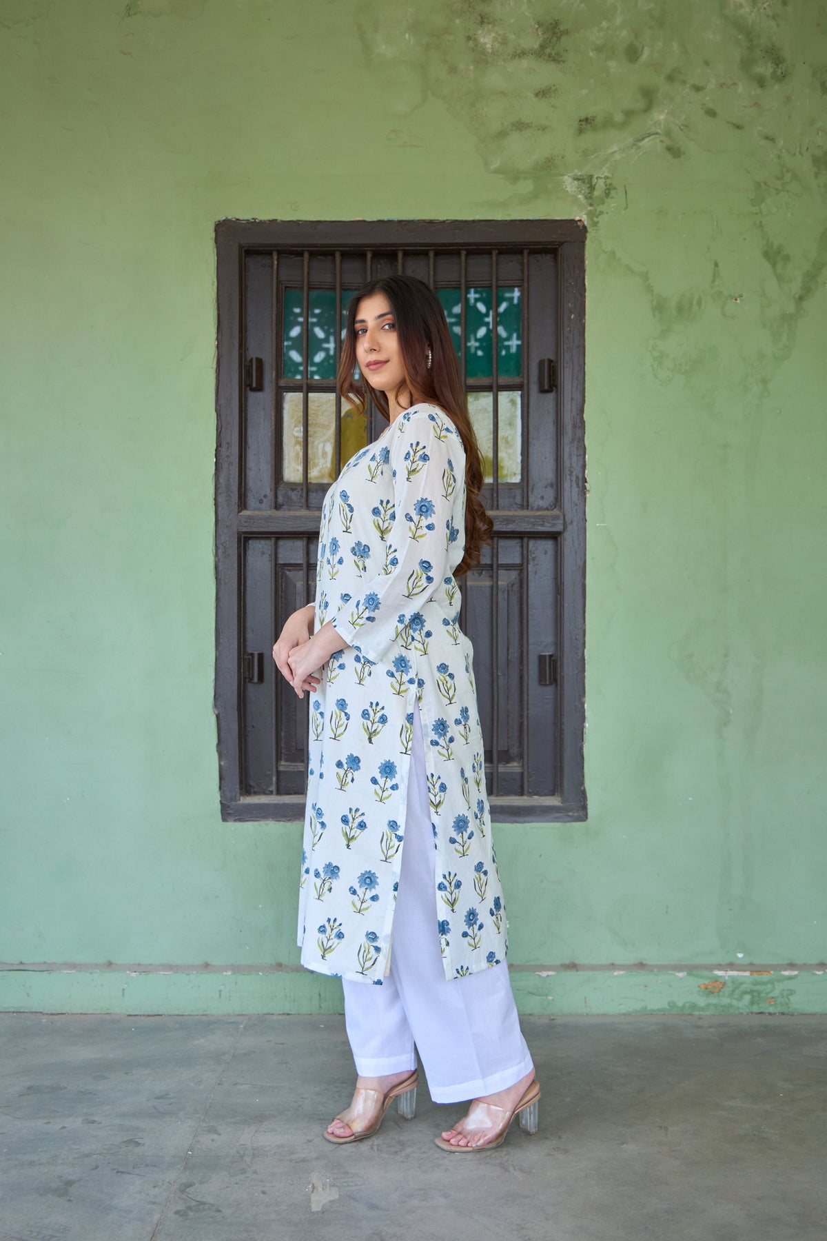Saanjh Indigo Floral Vine Kurta Set