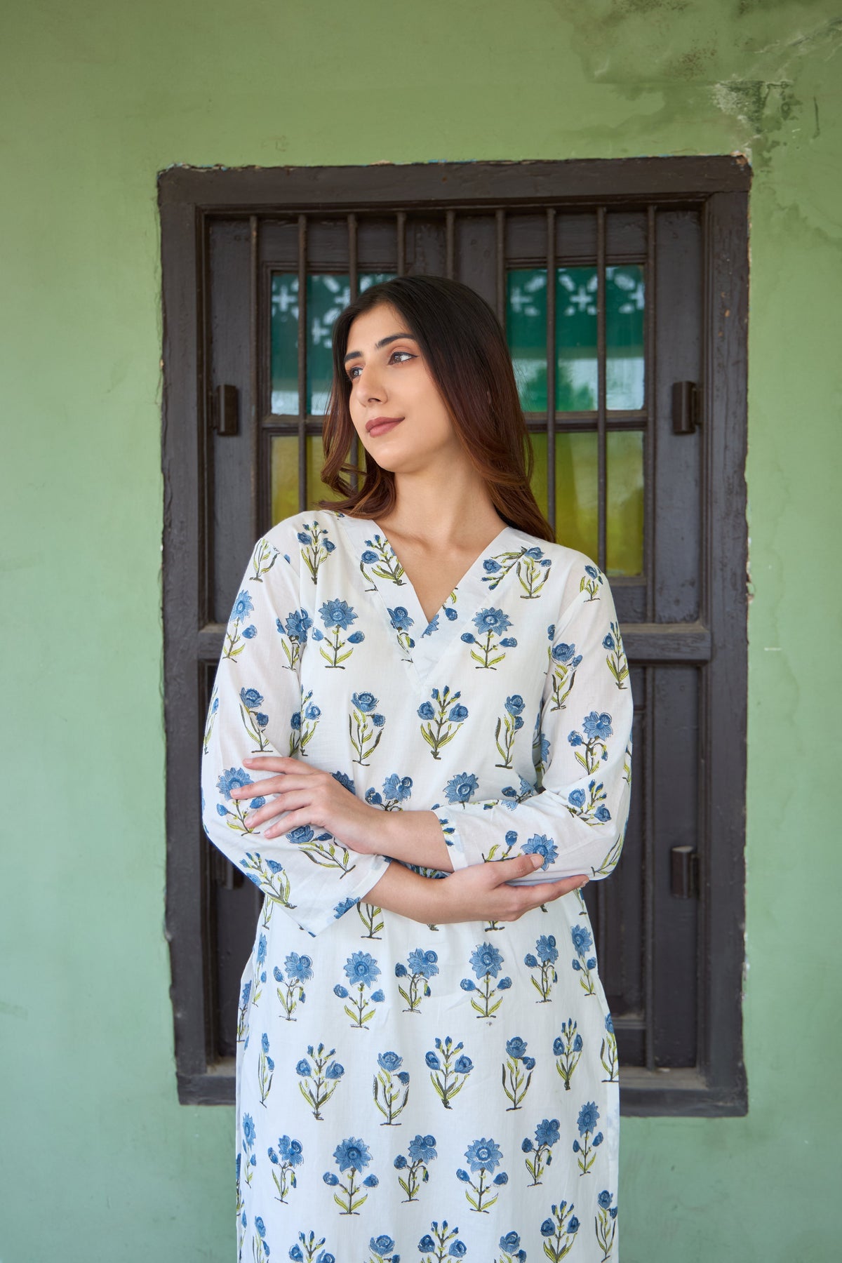 Saanjh Indigo Floral Vine Kurta Set