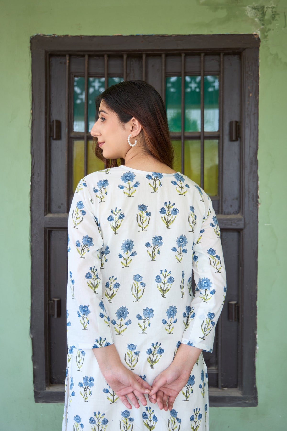 Saanjh Indigo Floral Vine Kurta Set