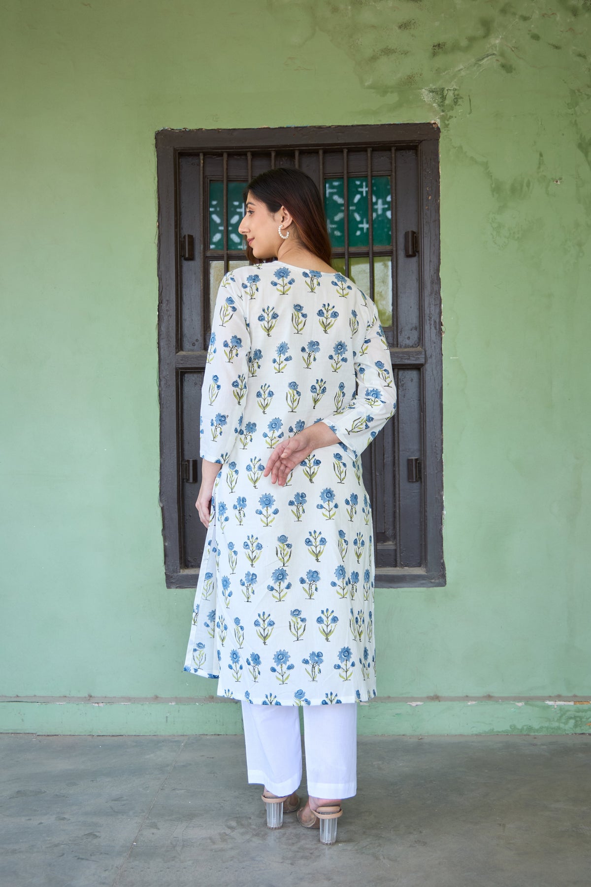 Saanjh Indigo Floral Vine Kurta Set