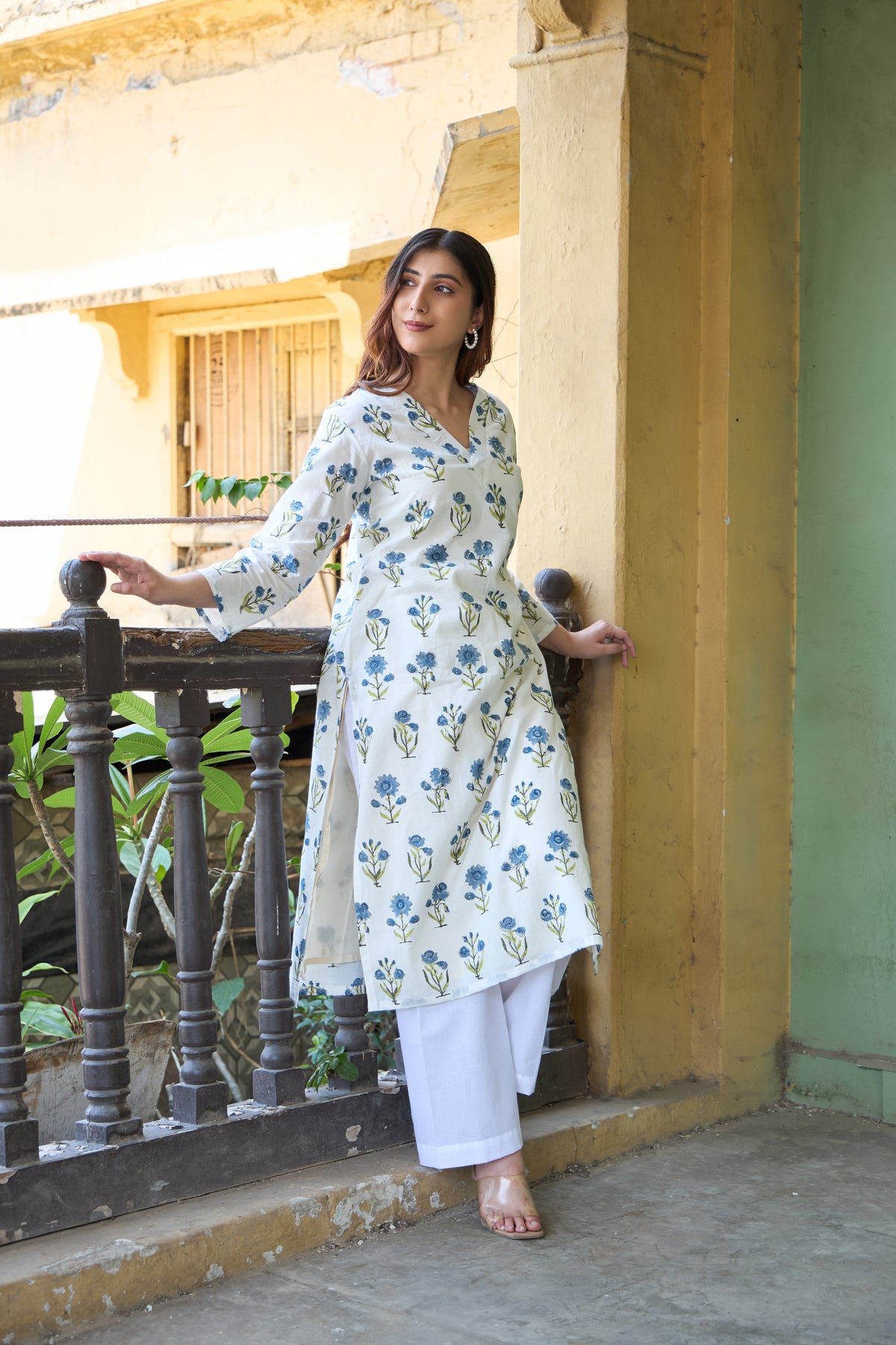 Saanjh Indigo Floral Vine Kurta Set