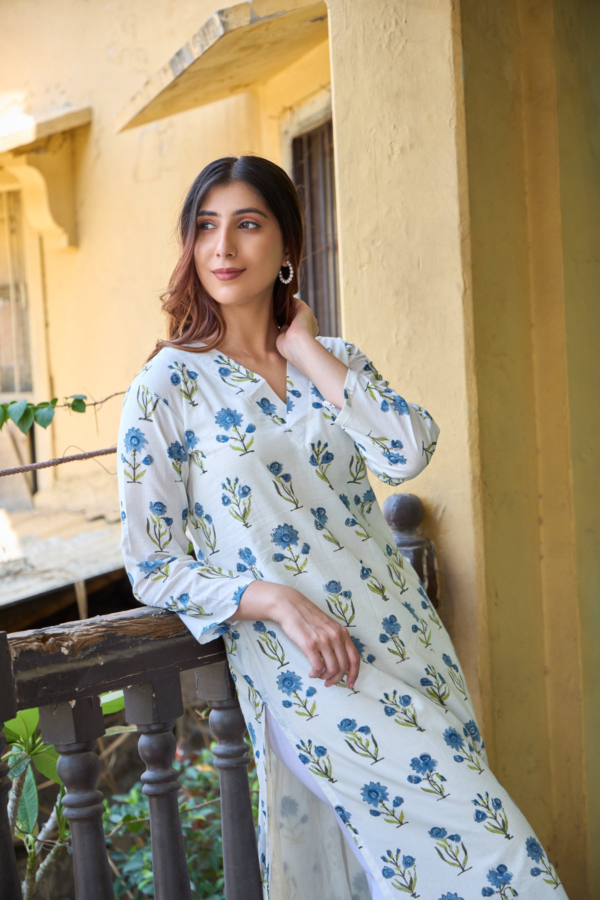 Saanjh Indigo Floral Vine Kurta Set