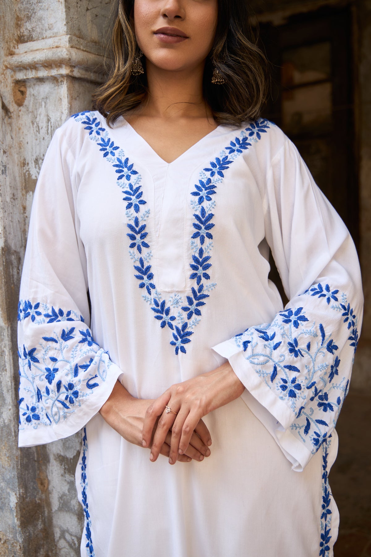 Nazm Rayon White & Blue Blossom Chikankari Kurta