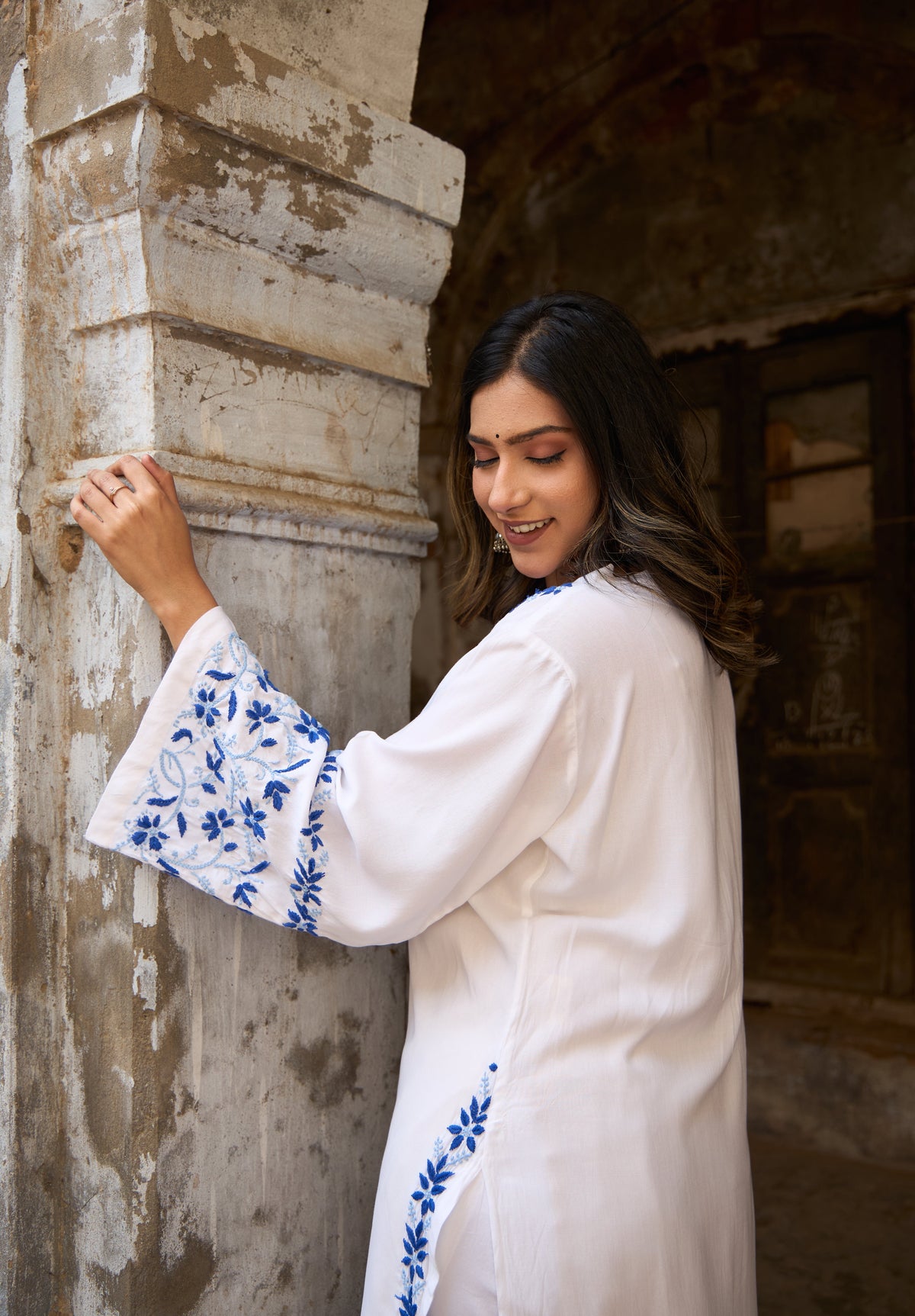 Nazm Rayon White & Blue Blossom Chikankari Kurta
