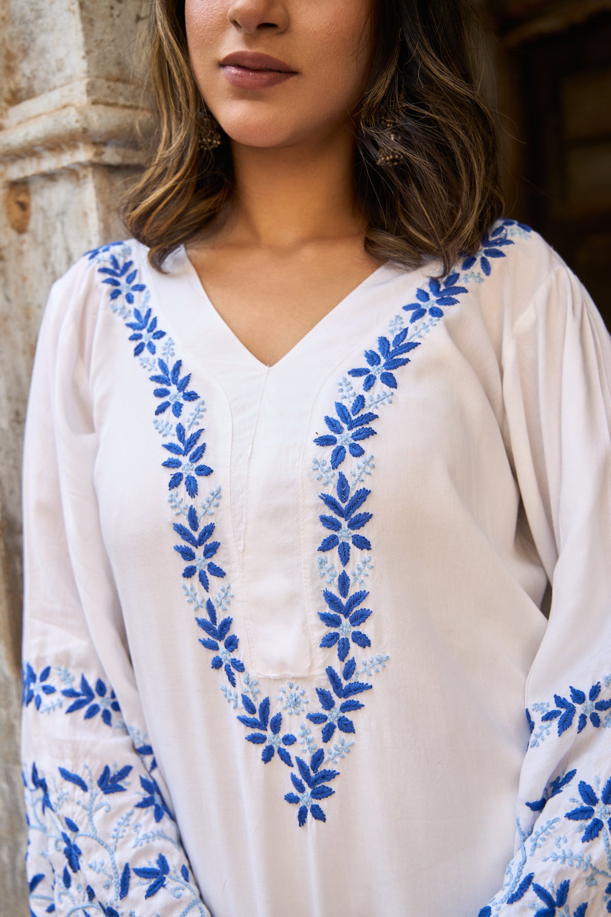 Nazm Rayon White & Blue Blossom Chikankari Kurta
