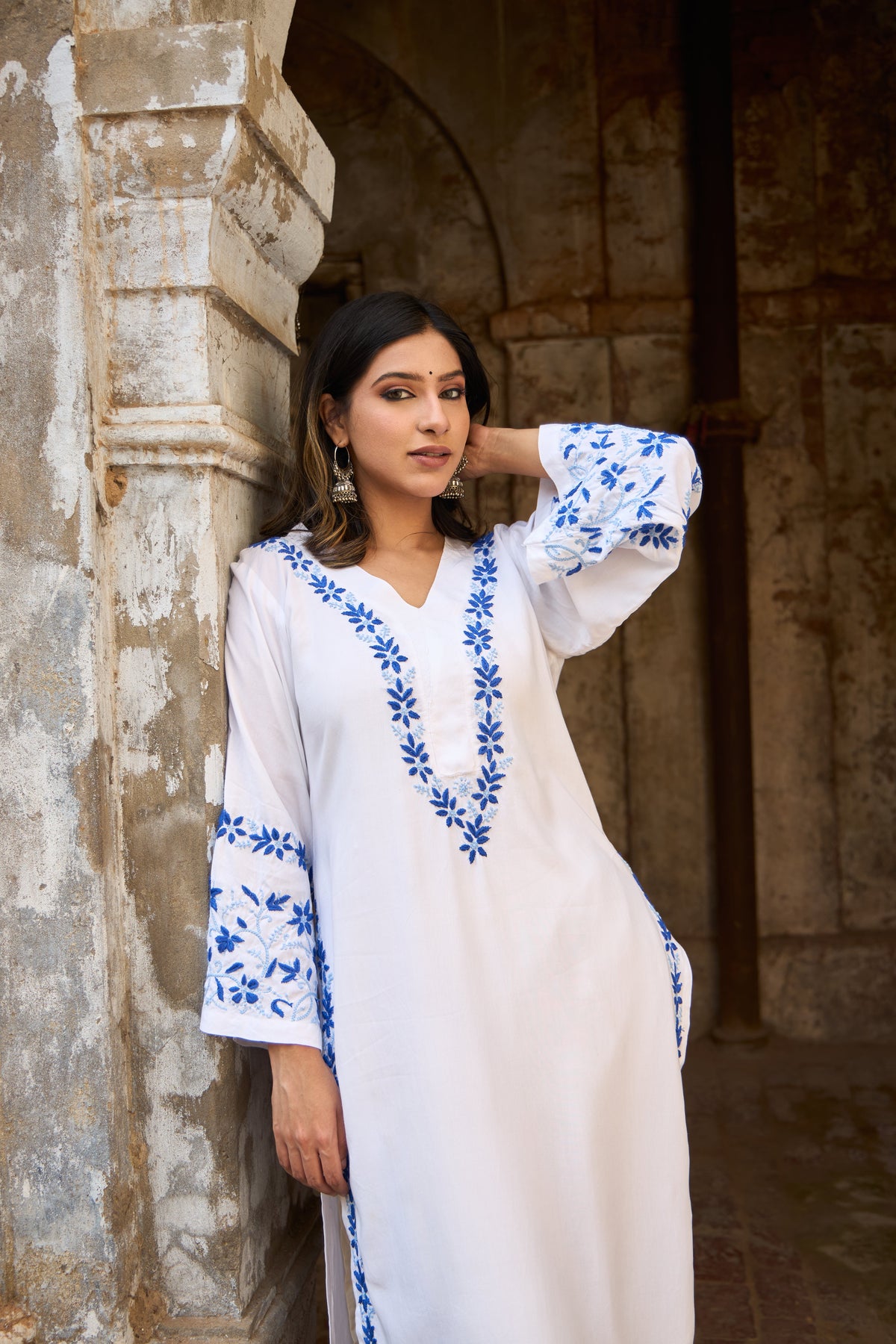 Nazm Rayon White & Blue Blossom Chikankari Kurta