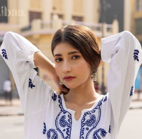 Maaya Rayon White Chikankari Kurti With Small Motifs